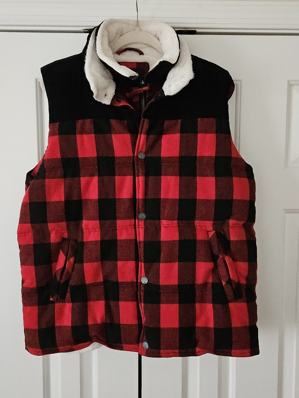 The Normal Brand Men's L Red/Black Plaid Sherpa Lined Puffer Vest Full Zip/Snaps